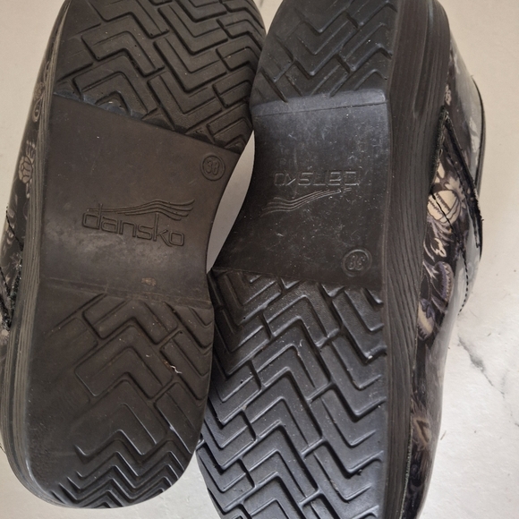 Floral Patterned Clogs - Picture 3 of 3